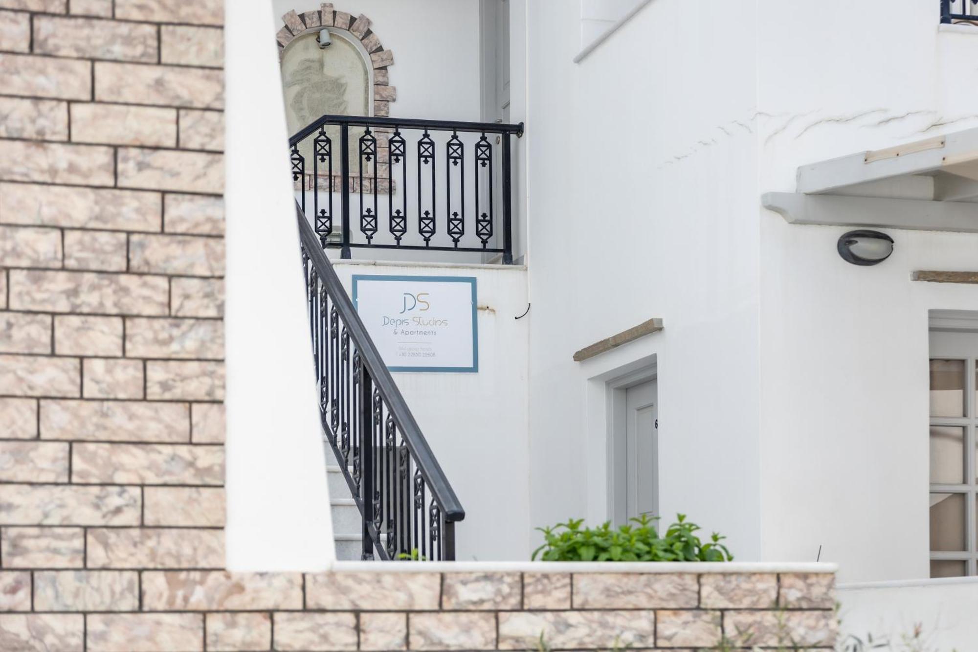 Depis & * Naxos City